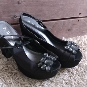 Prom Shoes! EUC Mia black satin platform heels with gem embellishments